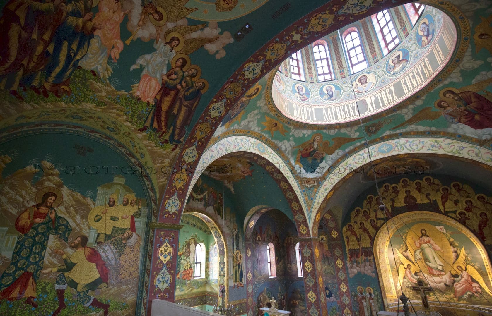 Нашими иконописцами расписаны более 3000 кв.м стен храма в ушаковском стиле