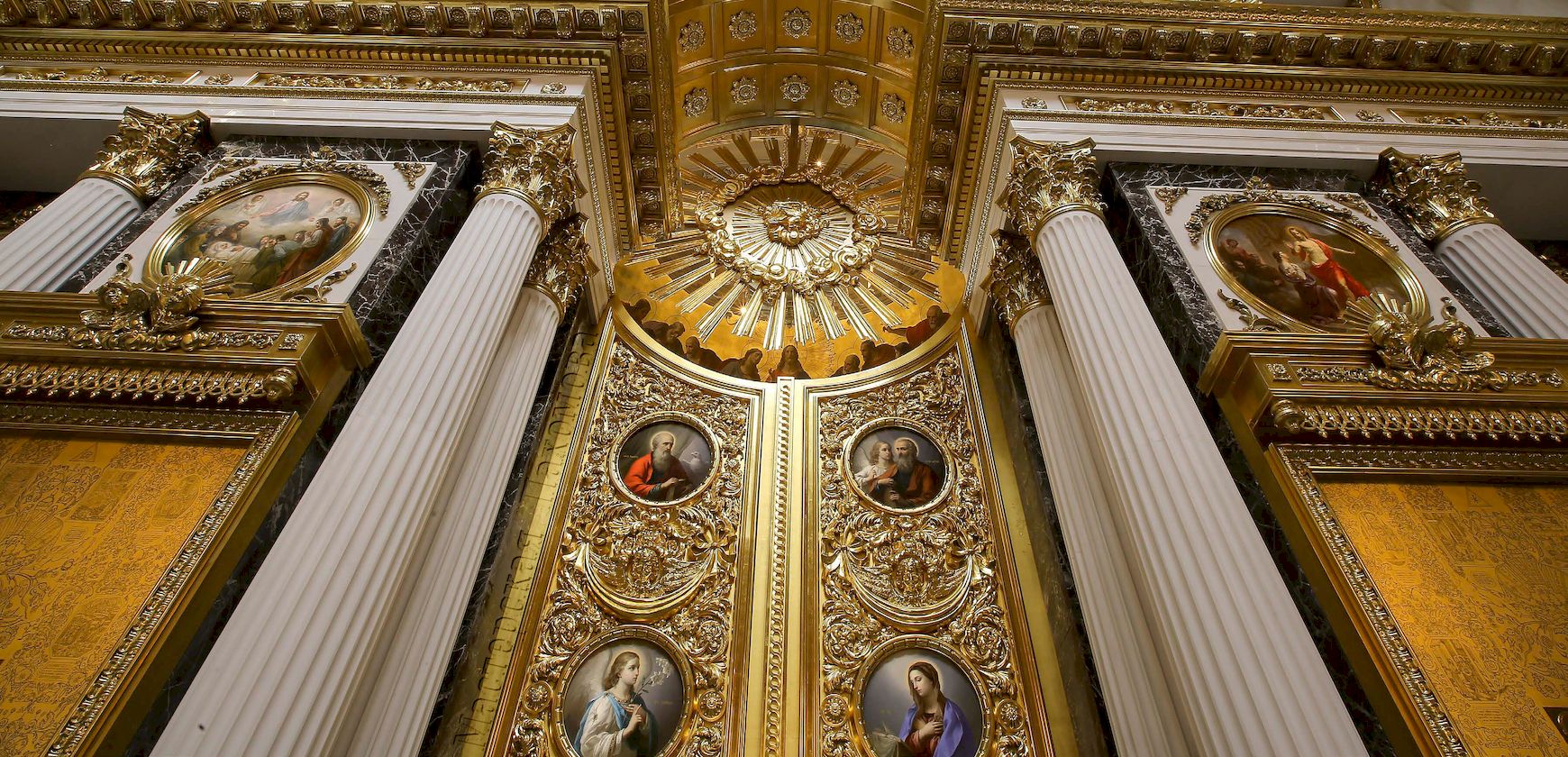 Фото Центральный иконостас в верхнем храме собора Казанской иконы Божией Матери