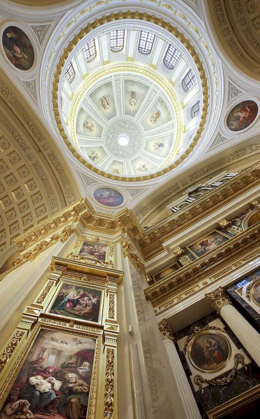 фото Воссоздание Казанского собора: иконостас, иконы и стенопись выполнила Мастерская Пахомова.