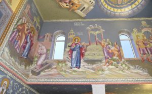 Святой Георгий сокрушает идолов - настенные росписи в Храме Георгия Победоносца - мастерская Пахомова